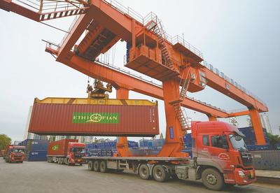 我國(guó)前三季度貨物貿(mào)易進(jìn)出口總值達(dá)28.33萬(wàn)億元，同比增長(zhǎng)22.7%